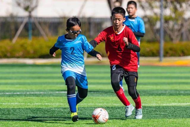 詹姆斯缺阵库里砍32分 勇士大胜终结湖人3连胜
